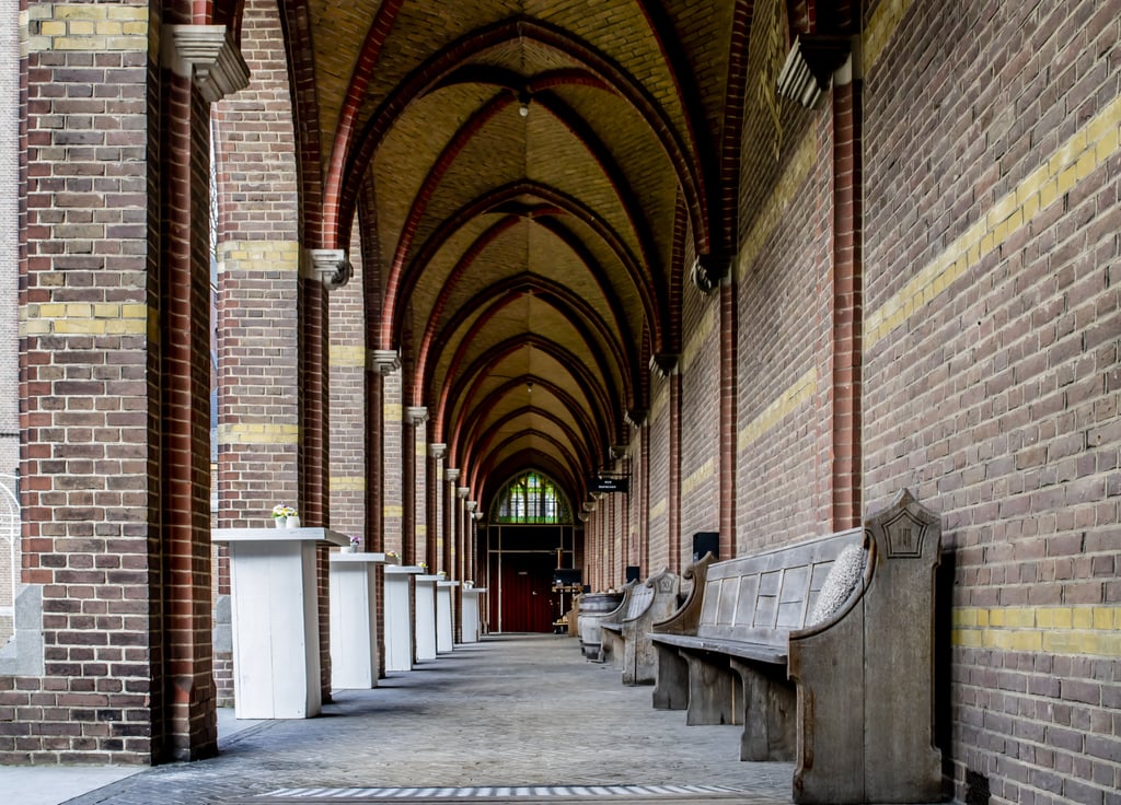 Bovendonk – overdekte colonnade langs de binnentuin met verbinding naar zalen