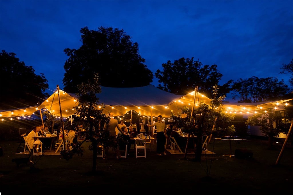 Stretchtent in de avond