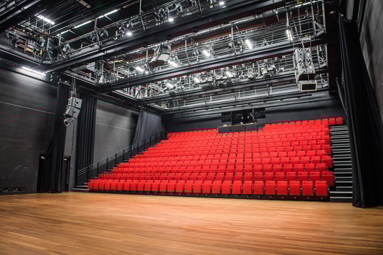 THAS - Zaal 1 tribune.jpg