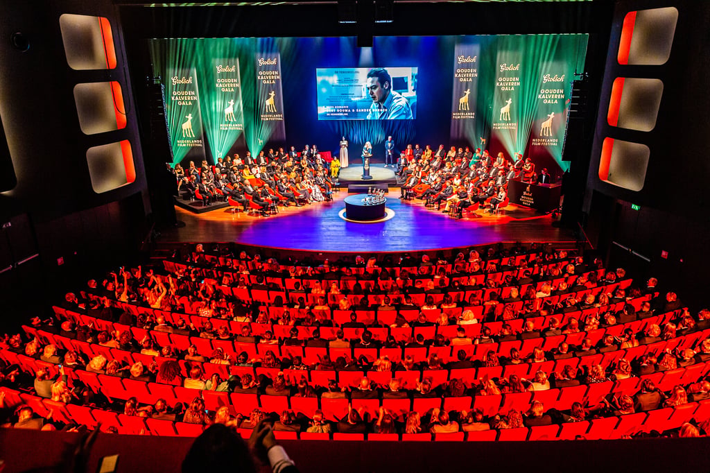18 NFF-20211001-Stadsschouwburg - DE Zaal- Gouden Kalveren-2_momenttom.com.jpg