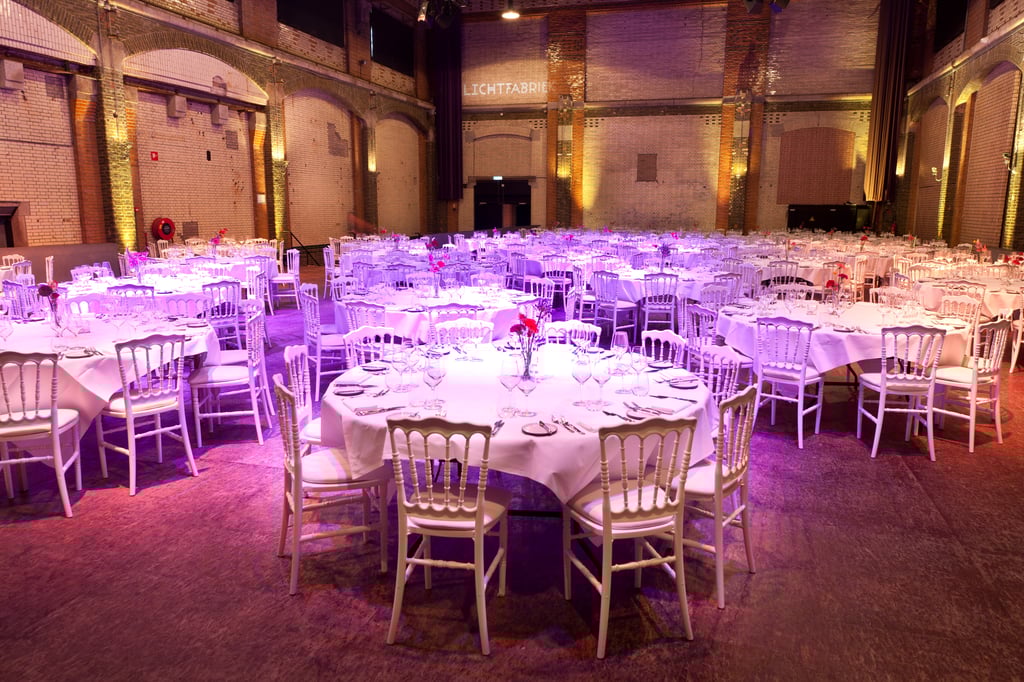 Lichtfabriek Turbinehal dineropstelling 3 tafel high-res.jpg