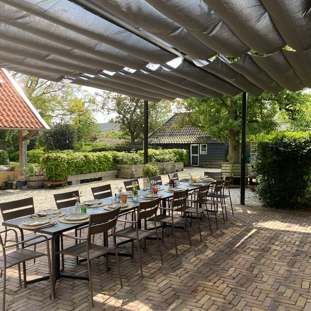 Ruim terras bij ruimte OOGST