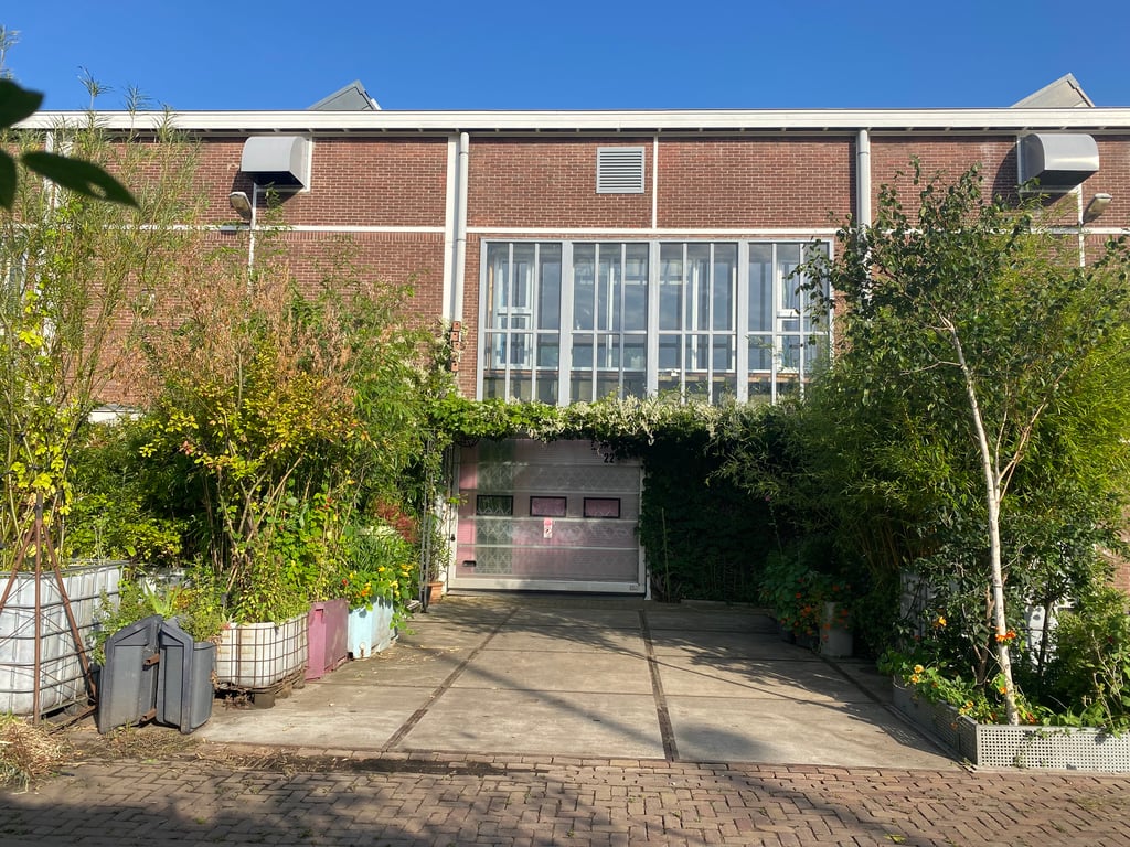 De Roze Studio in de Scheepsbouwloods met tuin