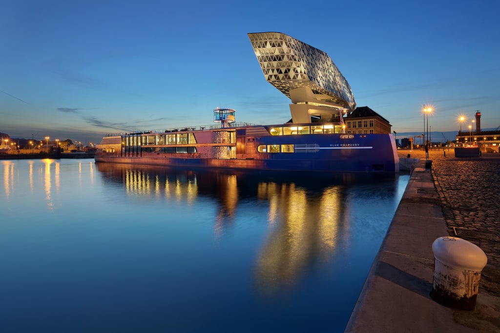 Blue Rhapsody Exterieur 