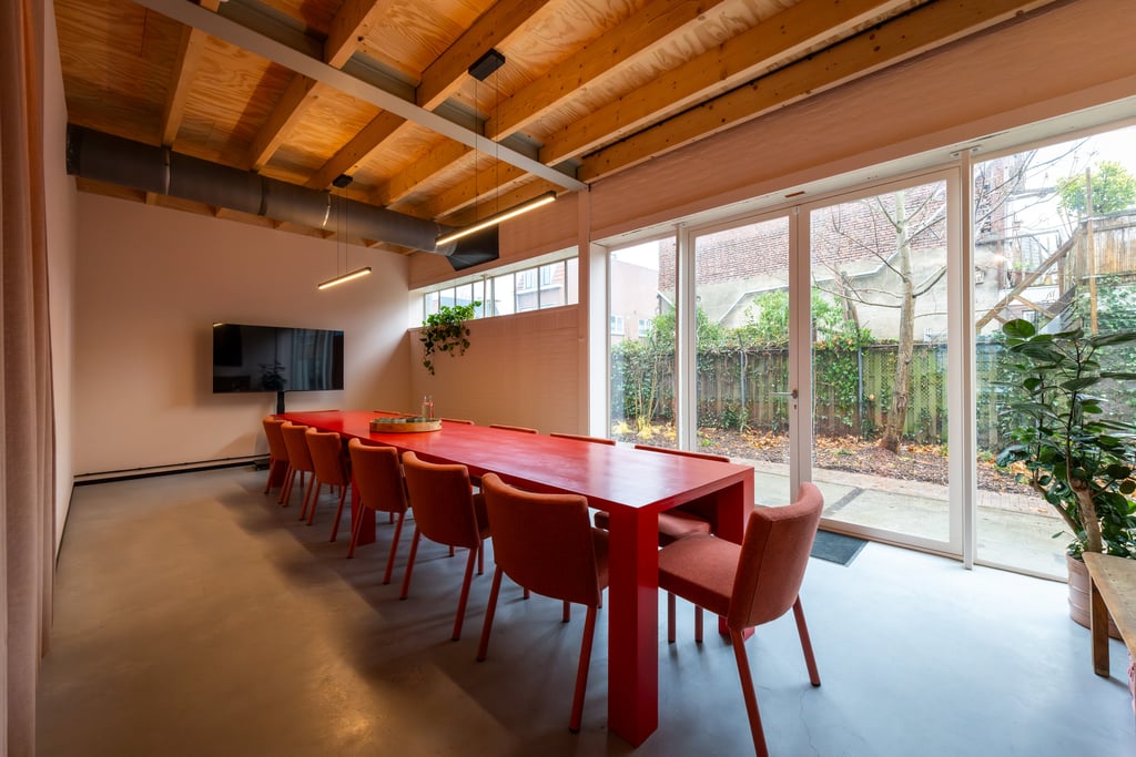 Vergadertafel GenietMee HUB