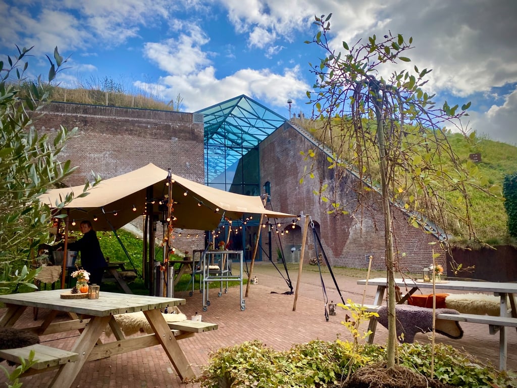 GeoFort - Centrale Plein richting Entree & Kazernestraat