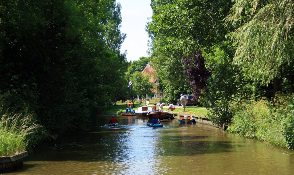 Op het water bij Weidum
