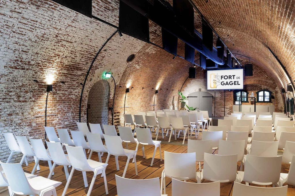 Het voormalig wachthuis als decor.