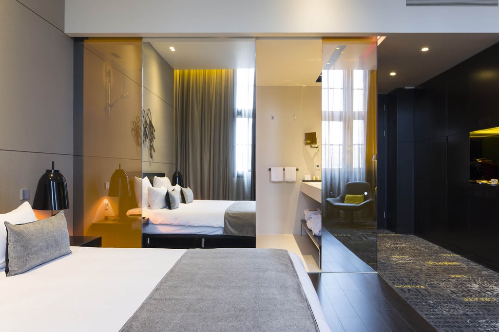 2013_AAM_junior_suite_iconicview_bed_2.jpg