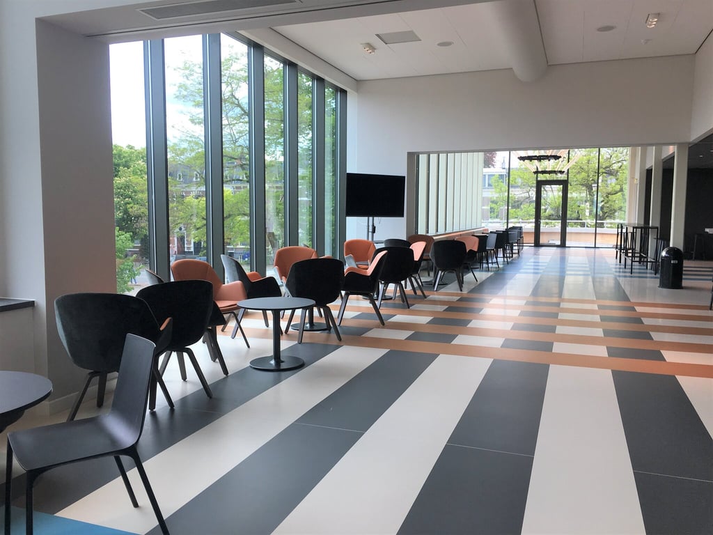 Artiestenfoyer midden en rechts
