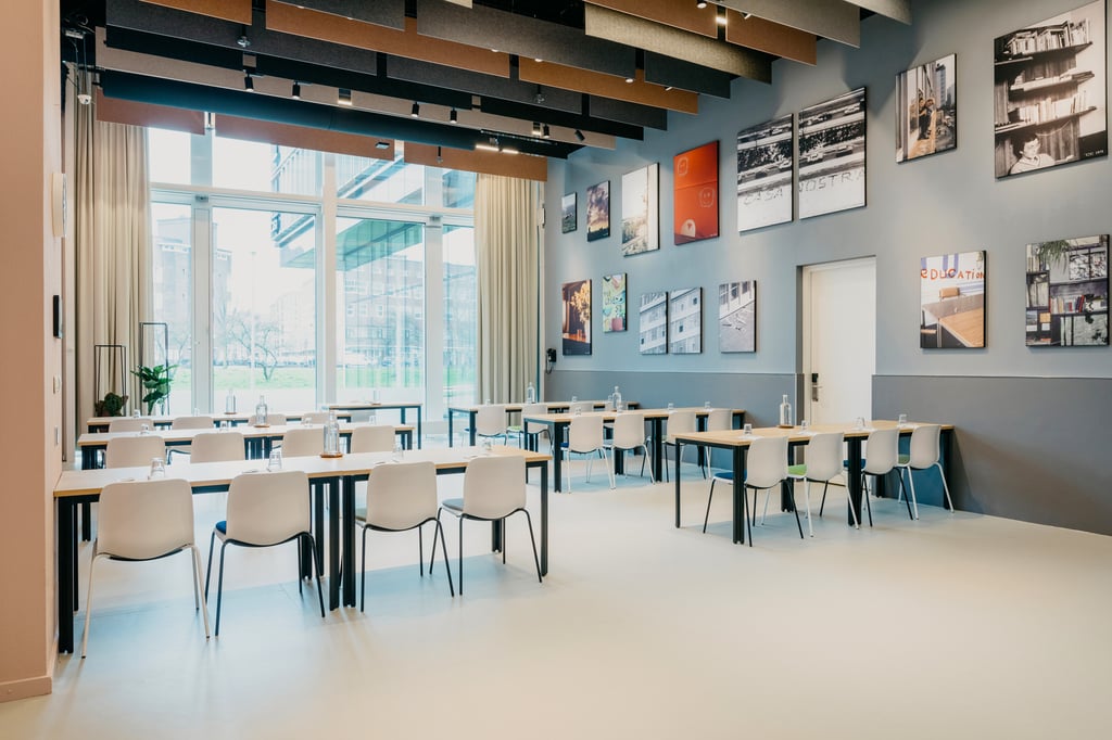 Erasmus 2 - conference room