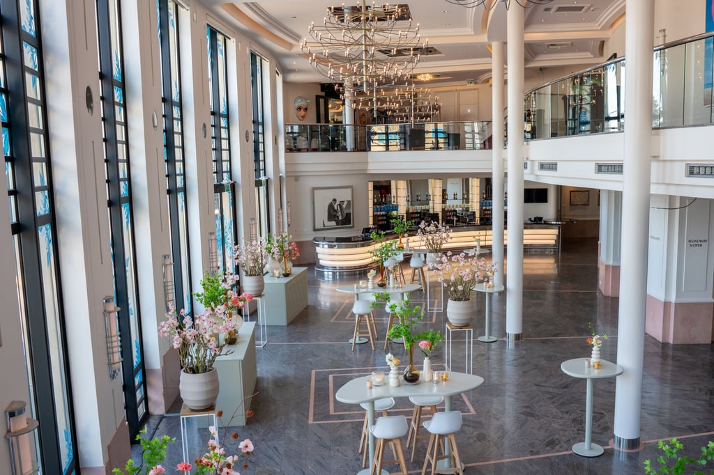 Broadway Foyer  (3)