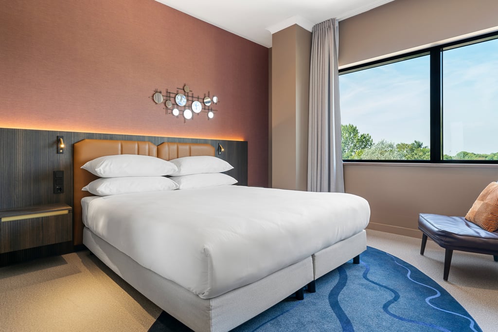 GENR-King-room5 (1).jpg