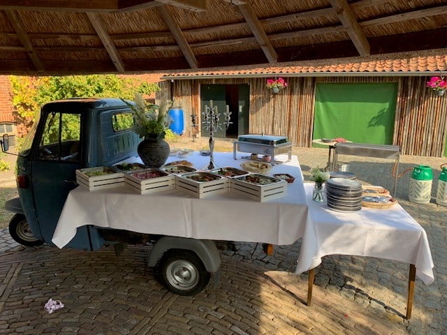 Piaggio Buffetwagen met barbecue buffet