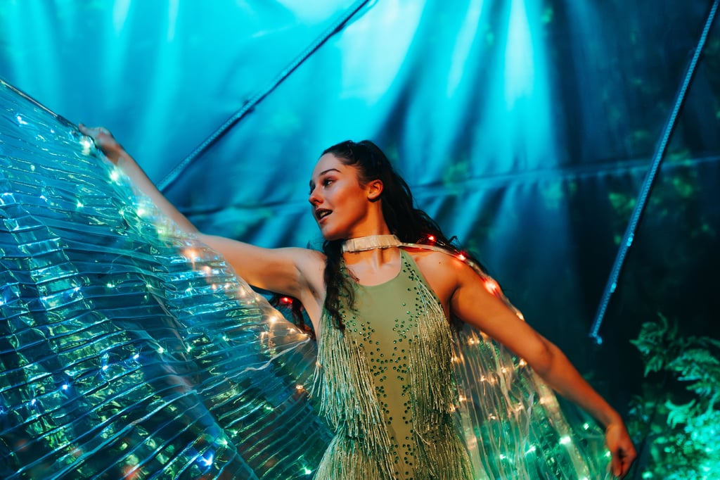 DE KAAP WVL Danseres binnen