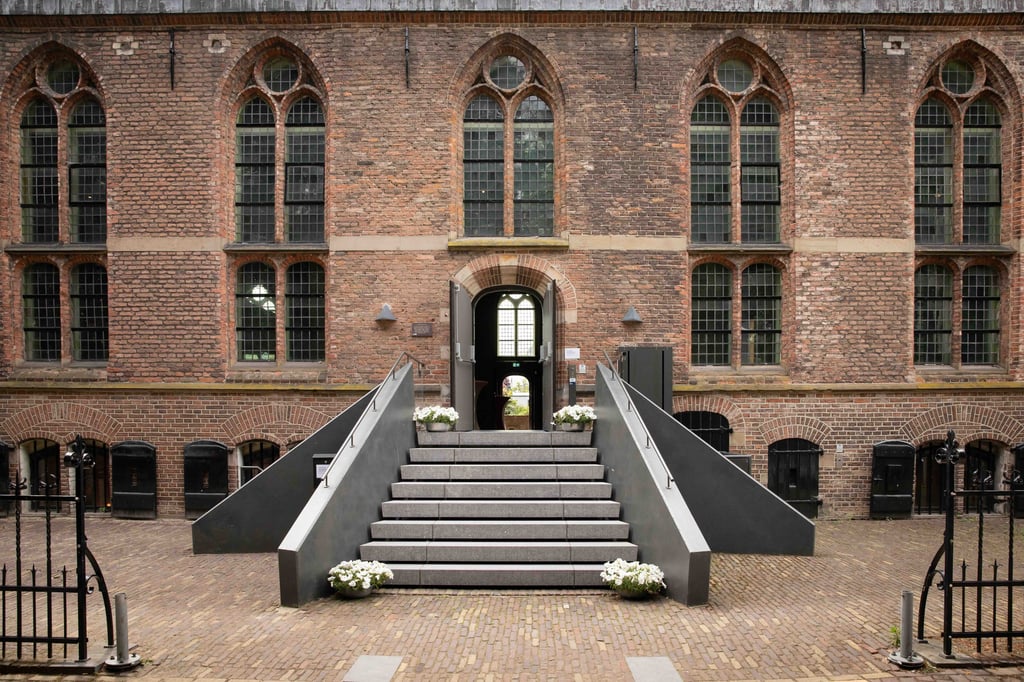 Ingang Leeuwenbergh in centrum Utrechtr