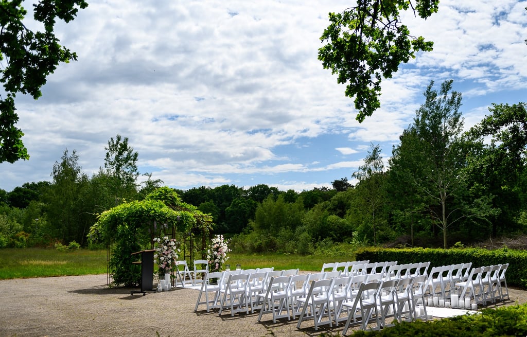 Ceremonieopstelling bij het prieel van Willibrordhaeghe 
