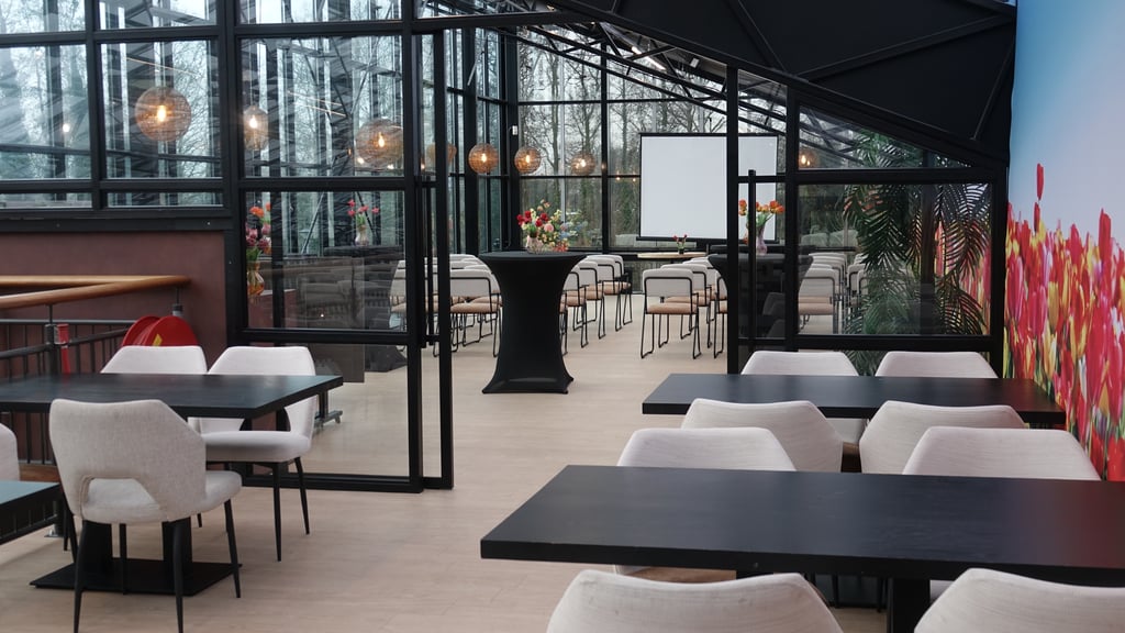 Tulip Lounge (3)