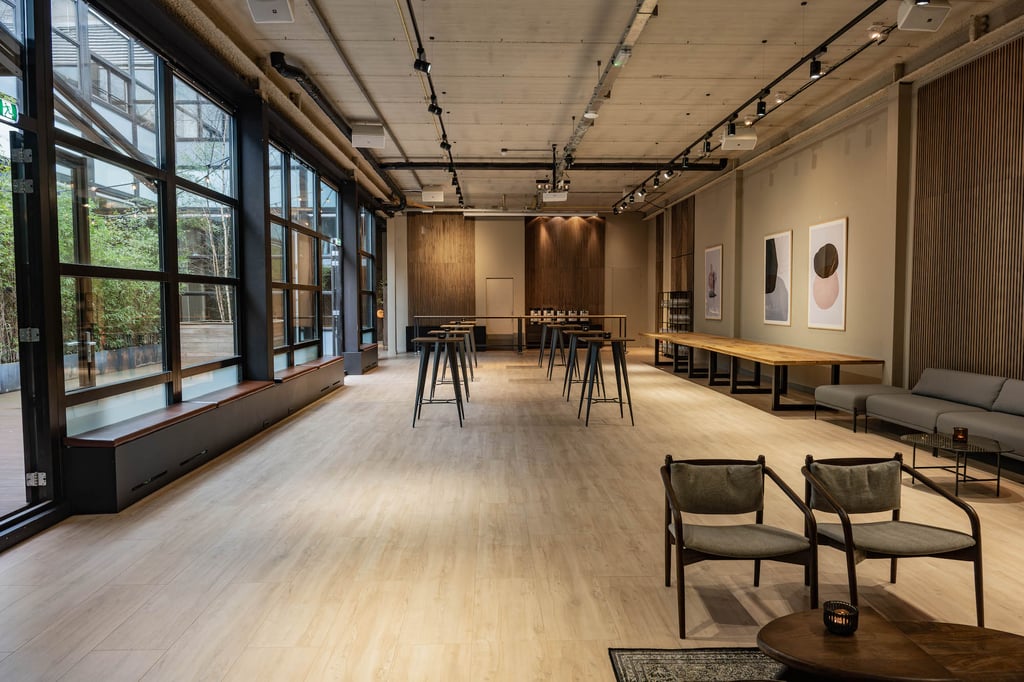 VC - The Lounge 1.jpg