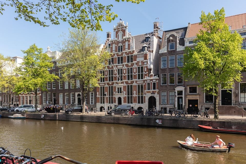 Het Huis met de Hoofden van de Embassy of the Free Mind