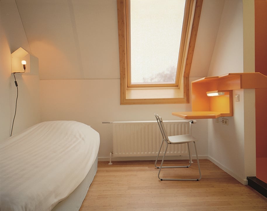 Hotelkamer oranje(2).jpg