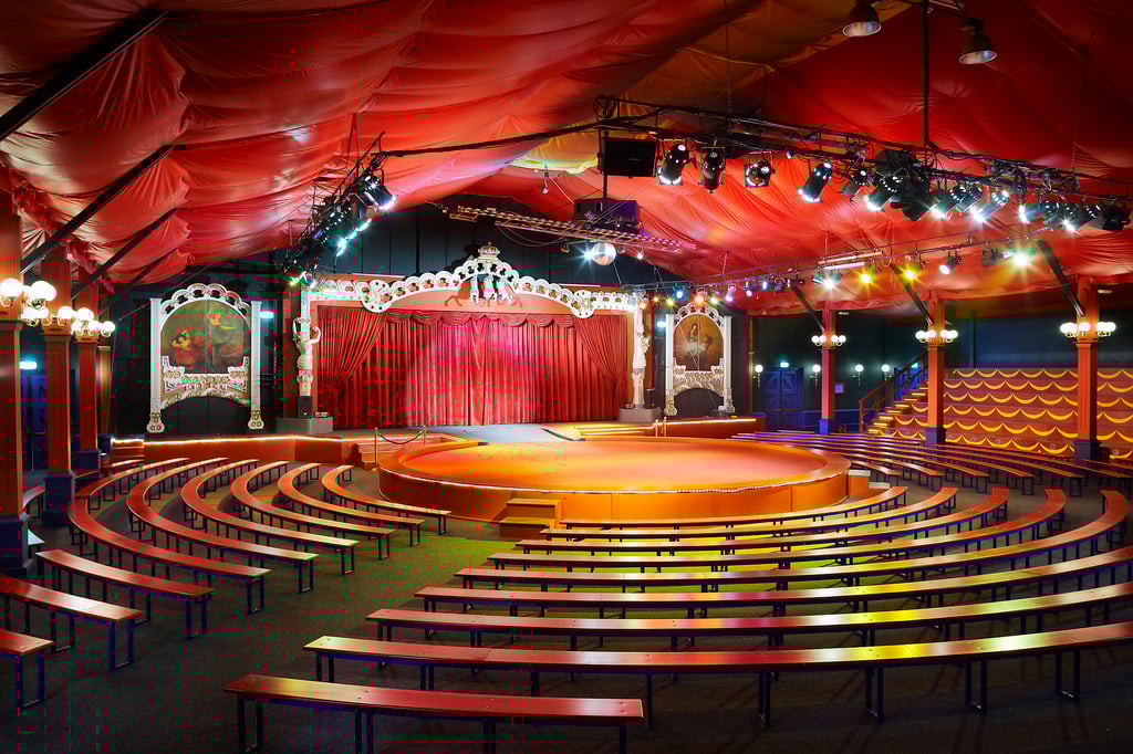 American Circus Theater - Binnenruimte
