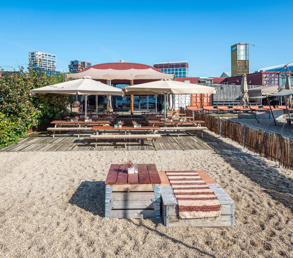 zaal vanaf he water.jpg