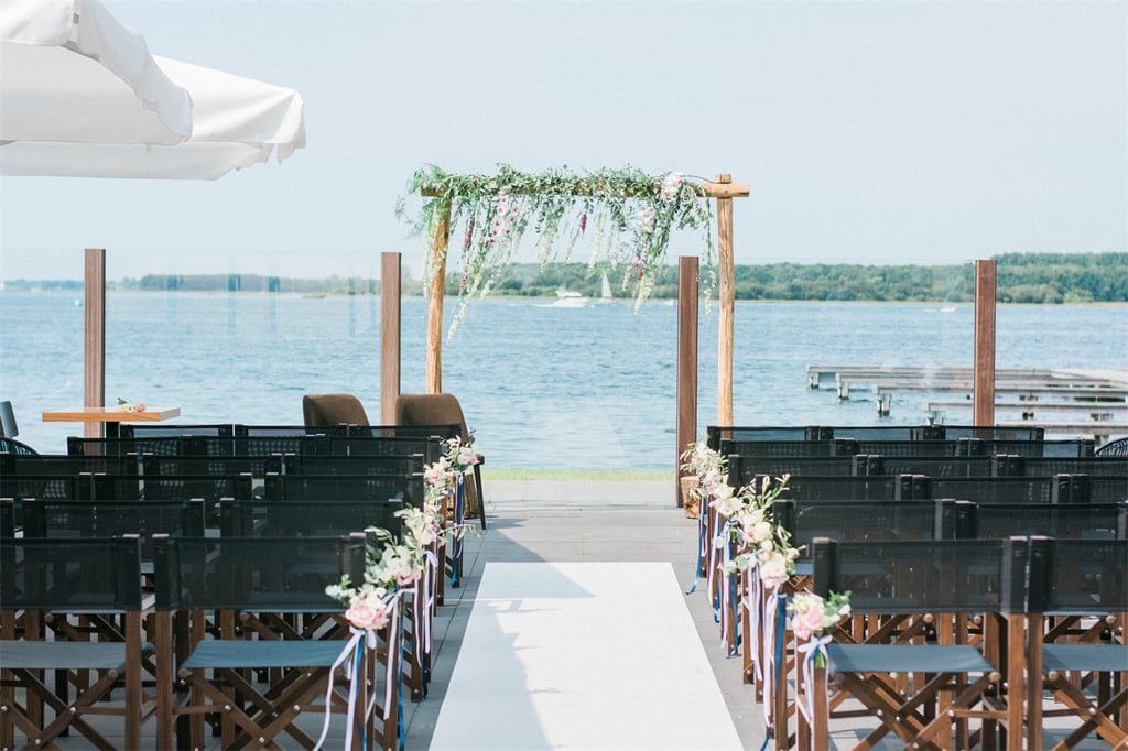 Ceremonie op het terras bij Het Veerse Meer  (1)