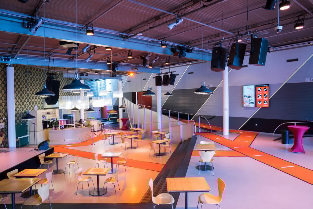 TAHS Foyer - afstand 3 (1)-min.jpg