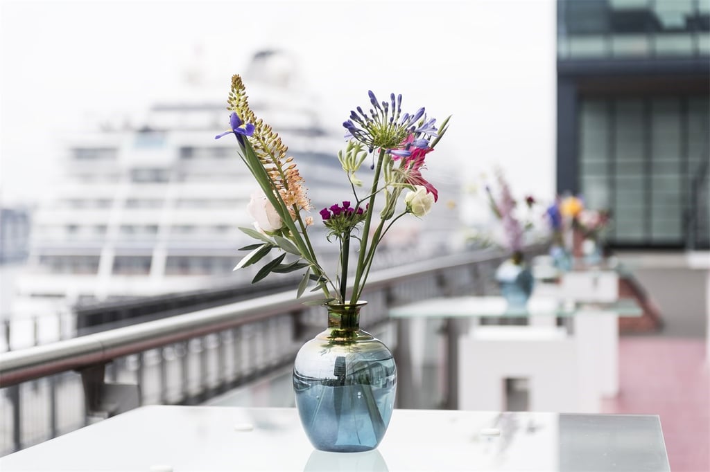 Passenger-Terminal-Amsterdam---Outside-terras-view-on-river-IJ