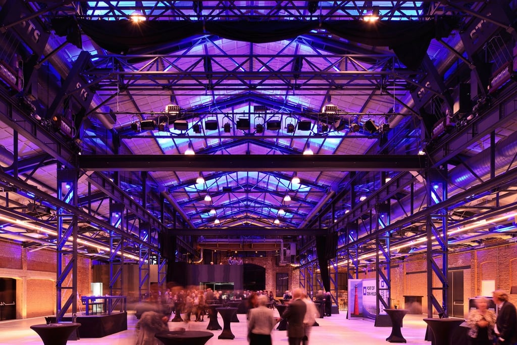 Stadshal (capaciteit 1700 personen)