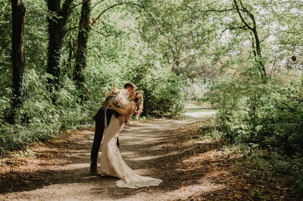 Romantische fotosessie in het bos 