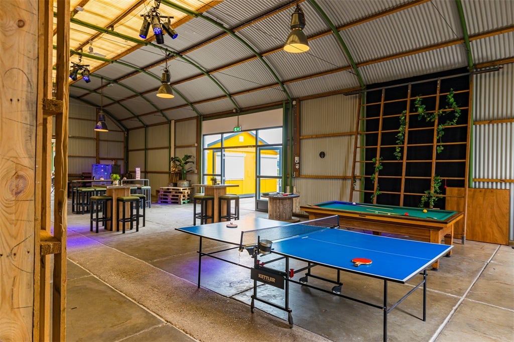 Loods B - Speelkwartier - Tafeltennis - Romneyloods - Ping pong - Pooltafel - Biljarten - Poolen - Klimrek - Zitjes - DUS De Utrechtse Stadsvrijheid (1)