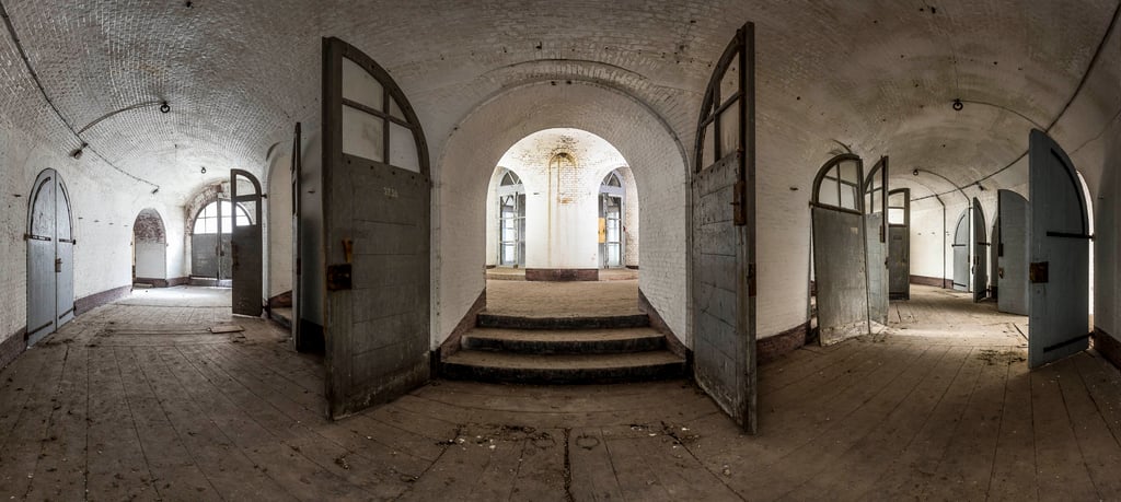 2014-110-P09b-b.jpg