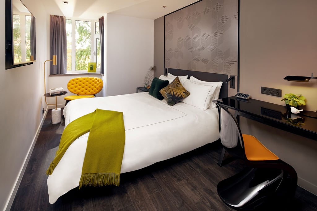 Superior Queen garden view room