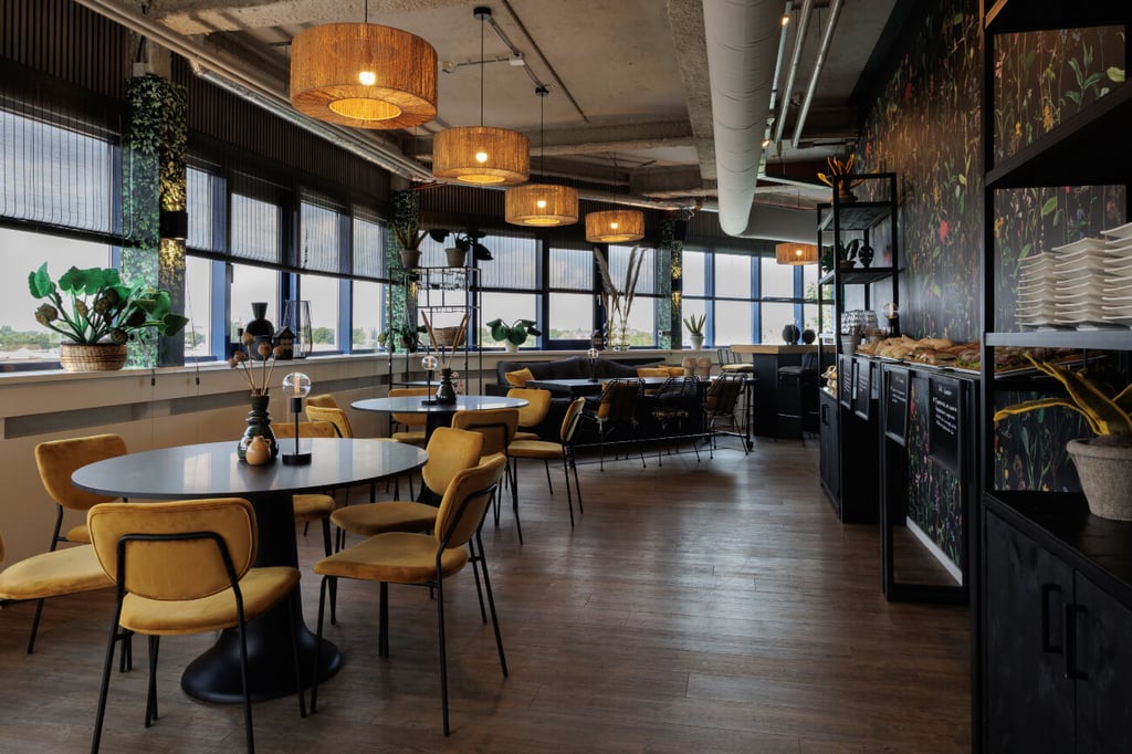 Restaurant EET | Lage tafels opstelling