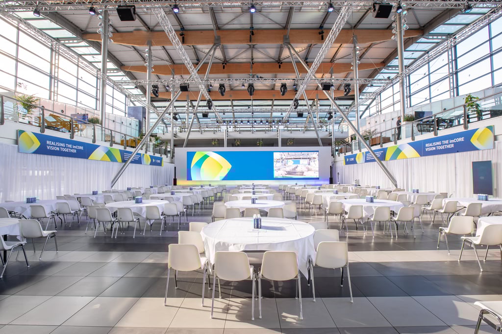 Cabaret op Main Deck 