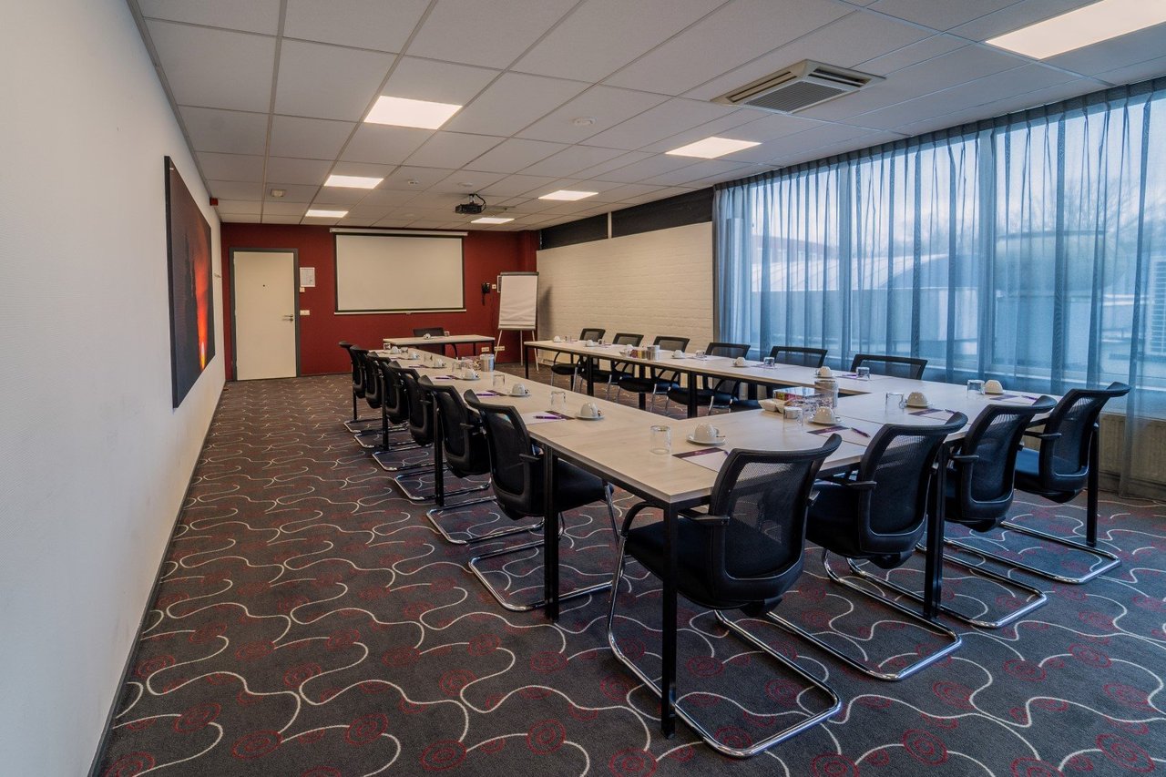 Vergaderzaal-Maroon---2e-versie-10-317--Large-