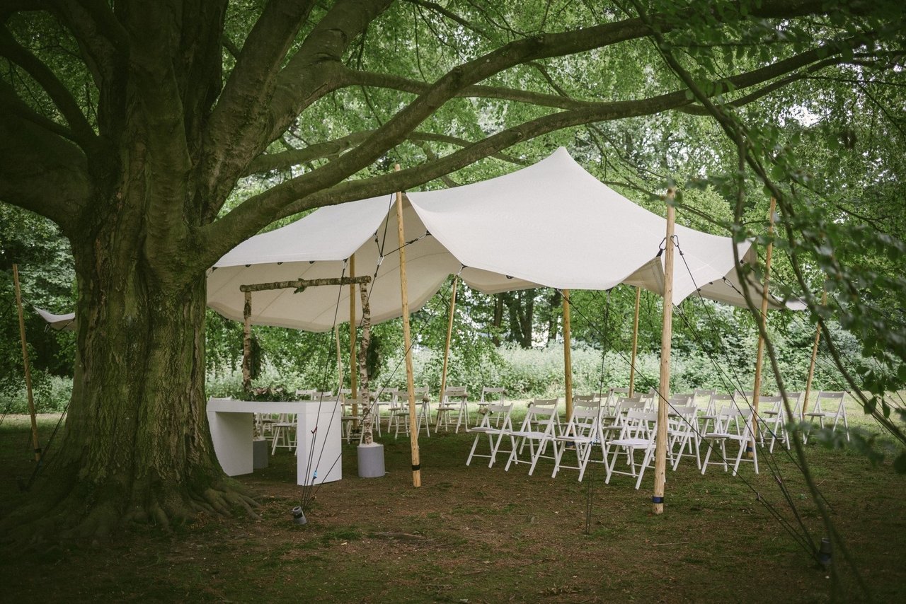 Ceremonie in het park