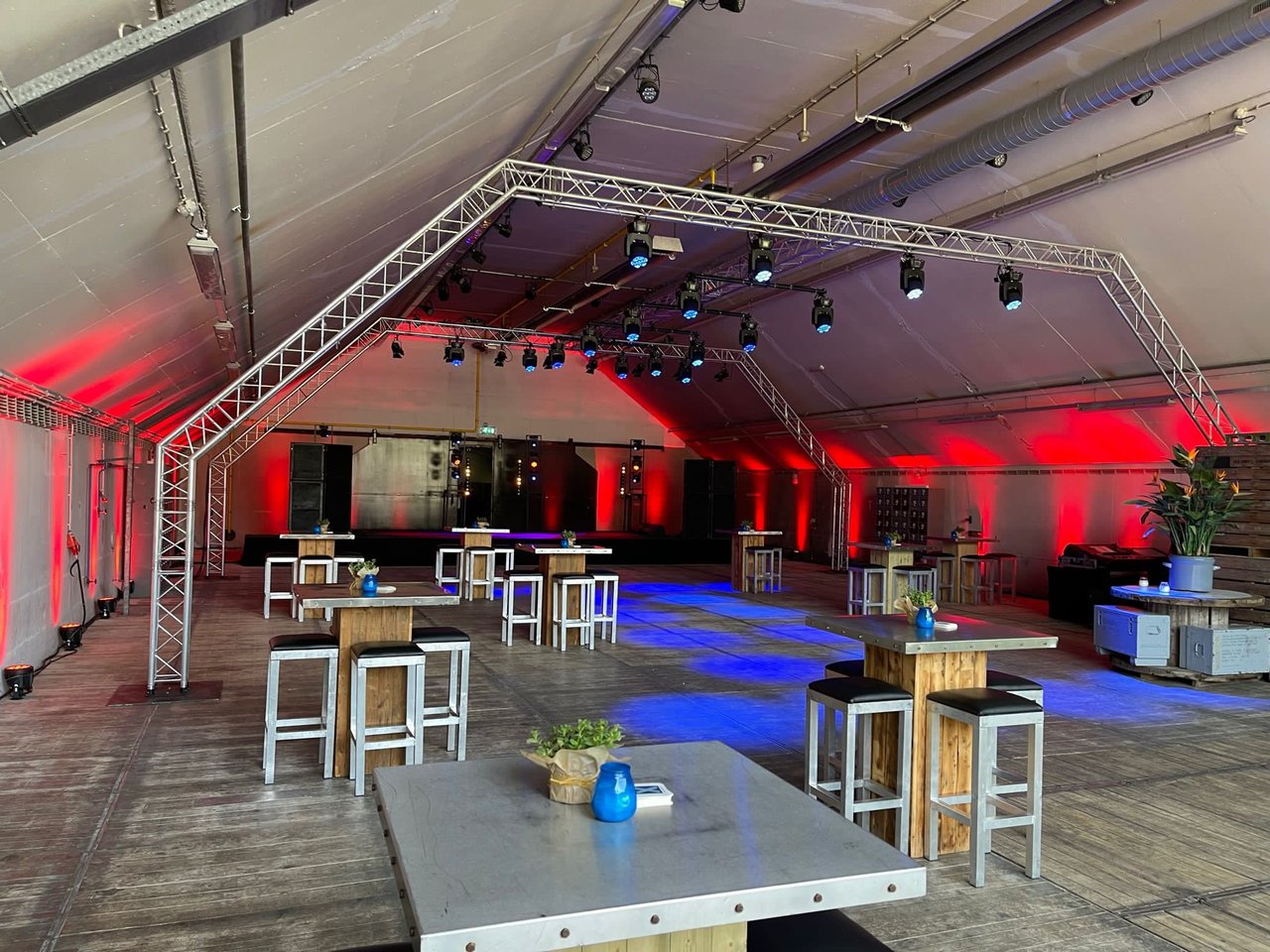 VolkerWessels - Bedrijfsfeest - De Strip - Shelter - Binnen - Overdag.jpeg