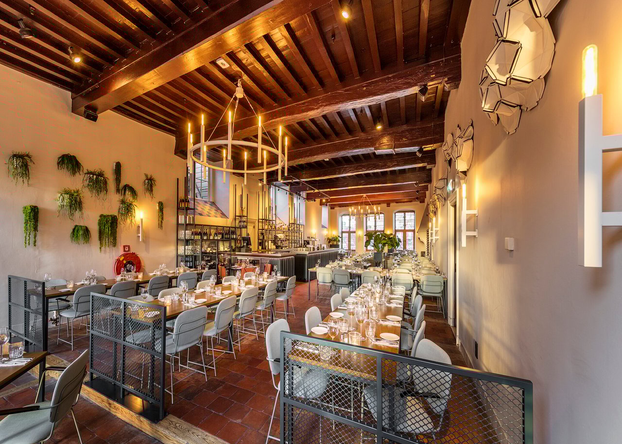 restaurant2