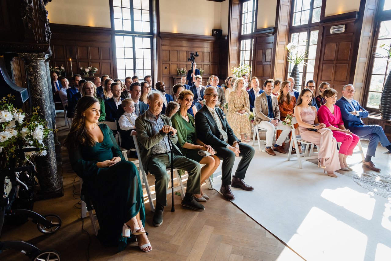 Ceremonie binnen  (1)