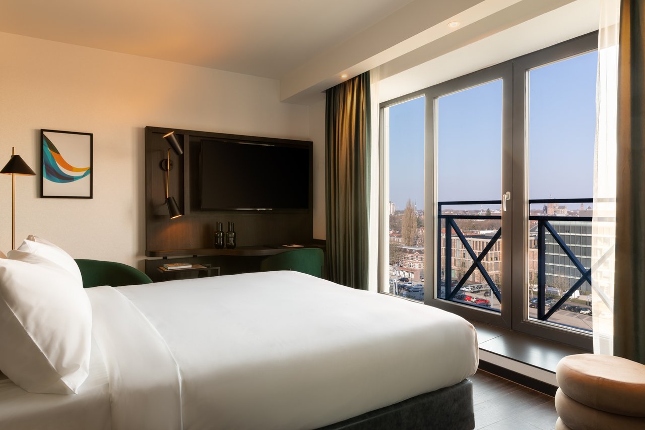 Deluxe King City View (3)