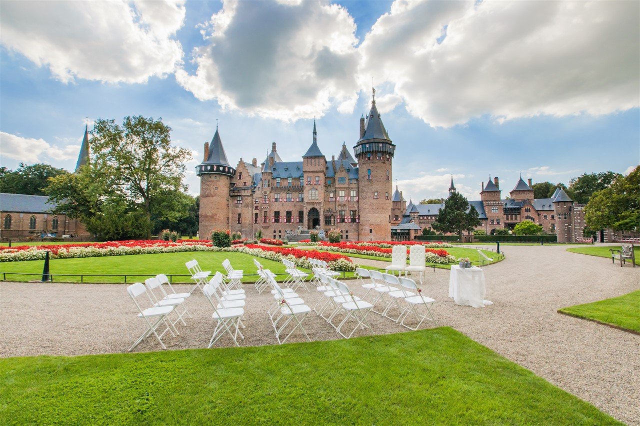 Trouwen voor de Oude Boom met uitzicht op het Kasteel
