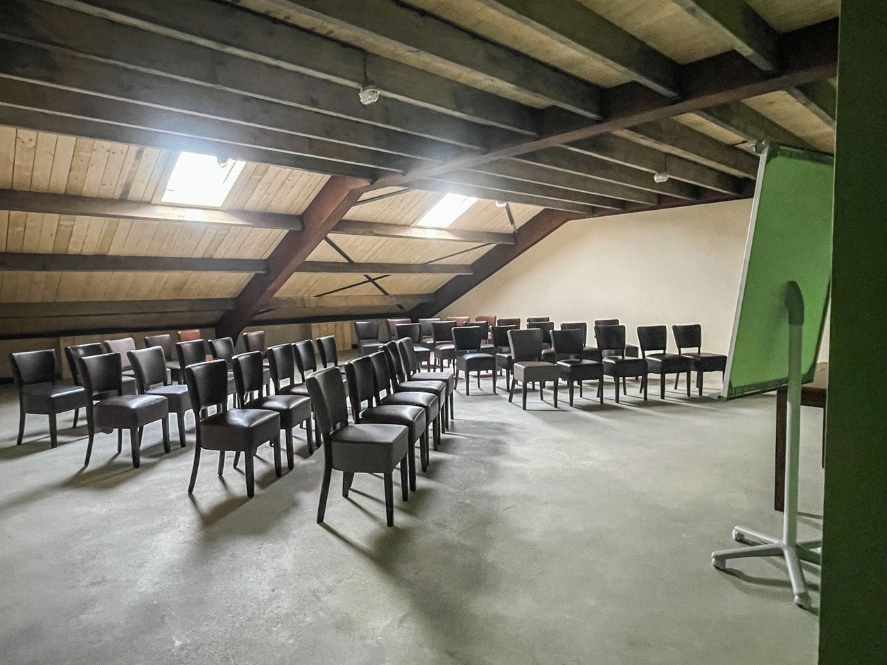 Grote ruimte op 1e verdieping