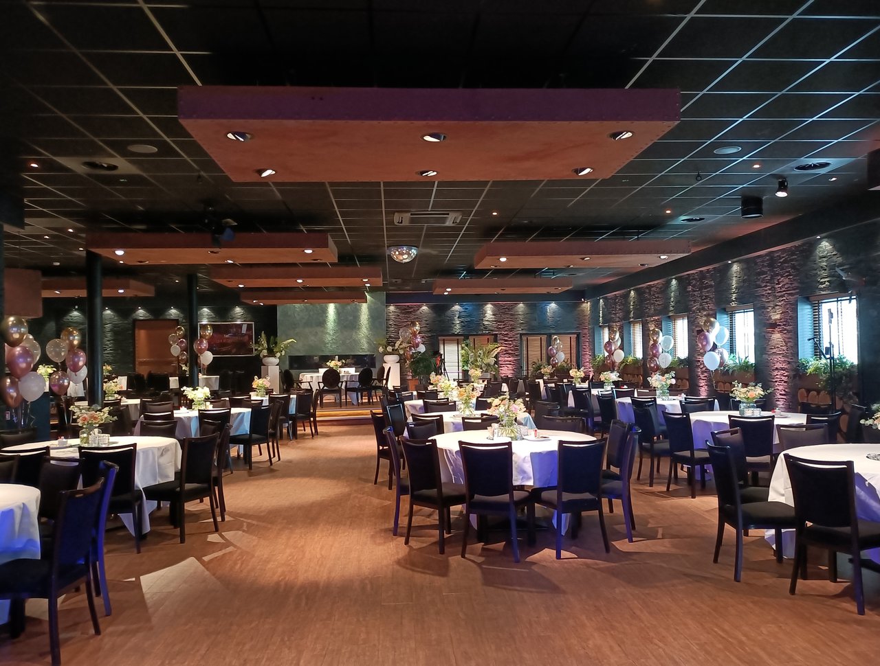 Meesterzaal dinertafels.jpg
