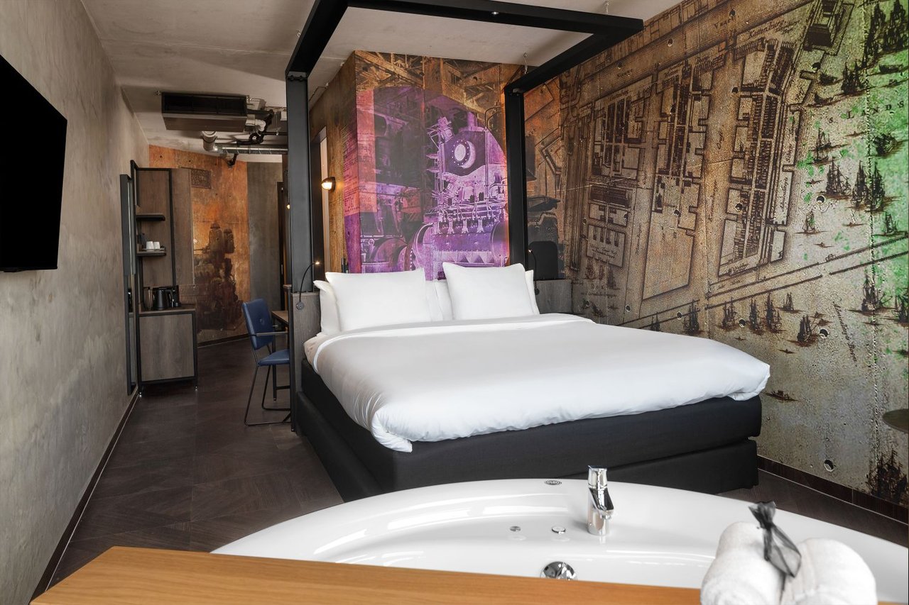 Inntel Hotels Amsterdam Landmark - Wellness Panorama Kamer - uitzicht van Amsterdam .jpg