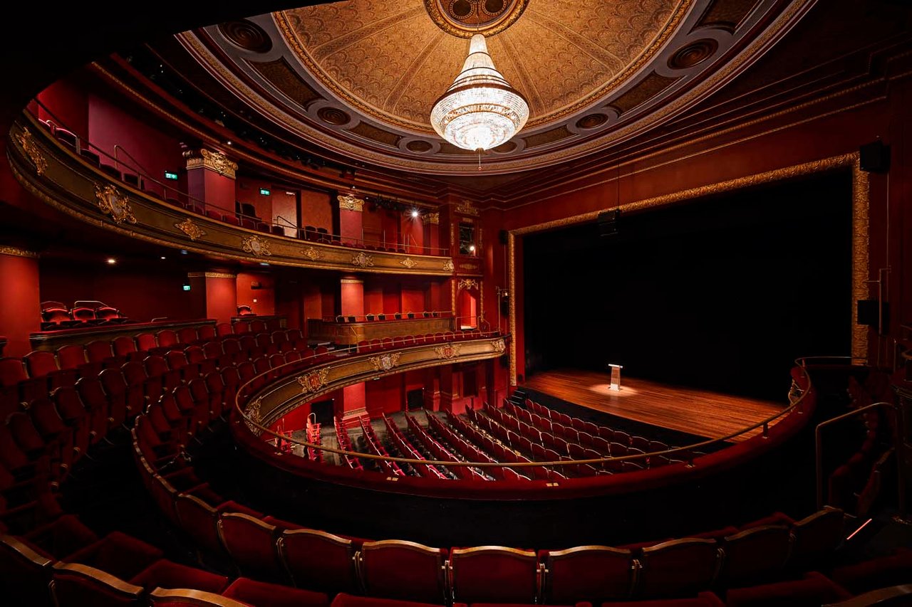 Stadsschouwburg-haarlem-theaterzaal-5.jpg