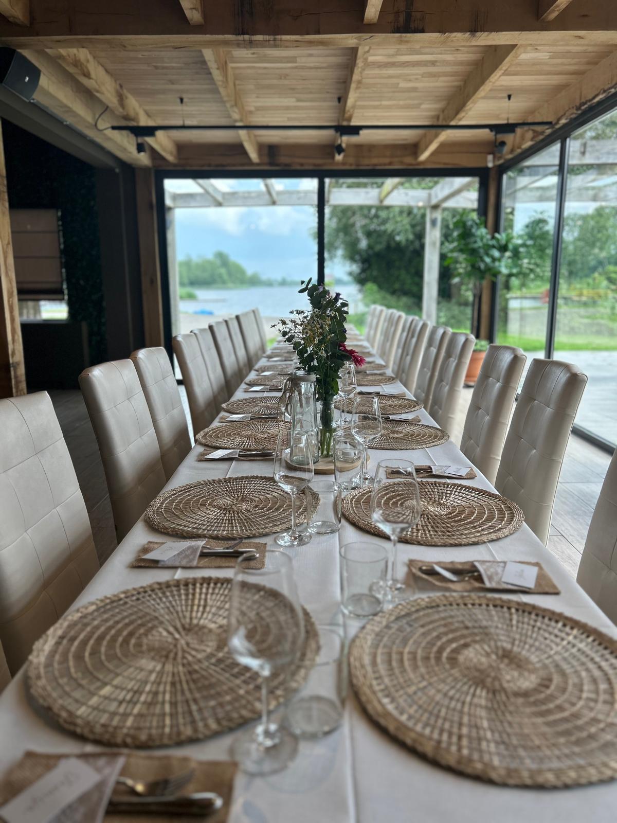 Diner in de Serre Lakehouse Binnenmaas 