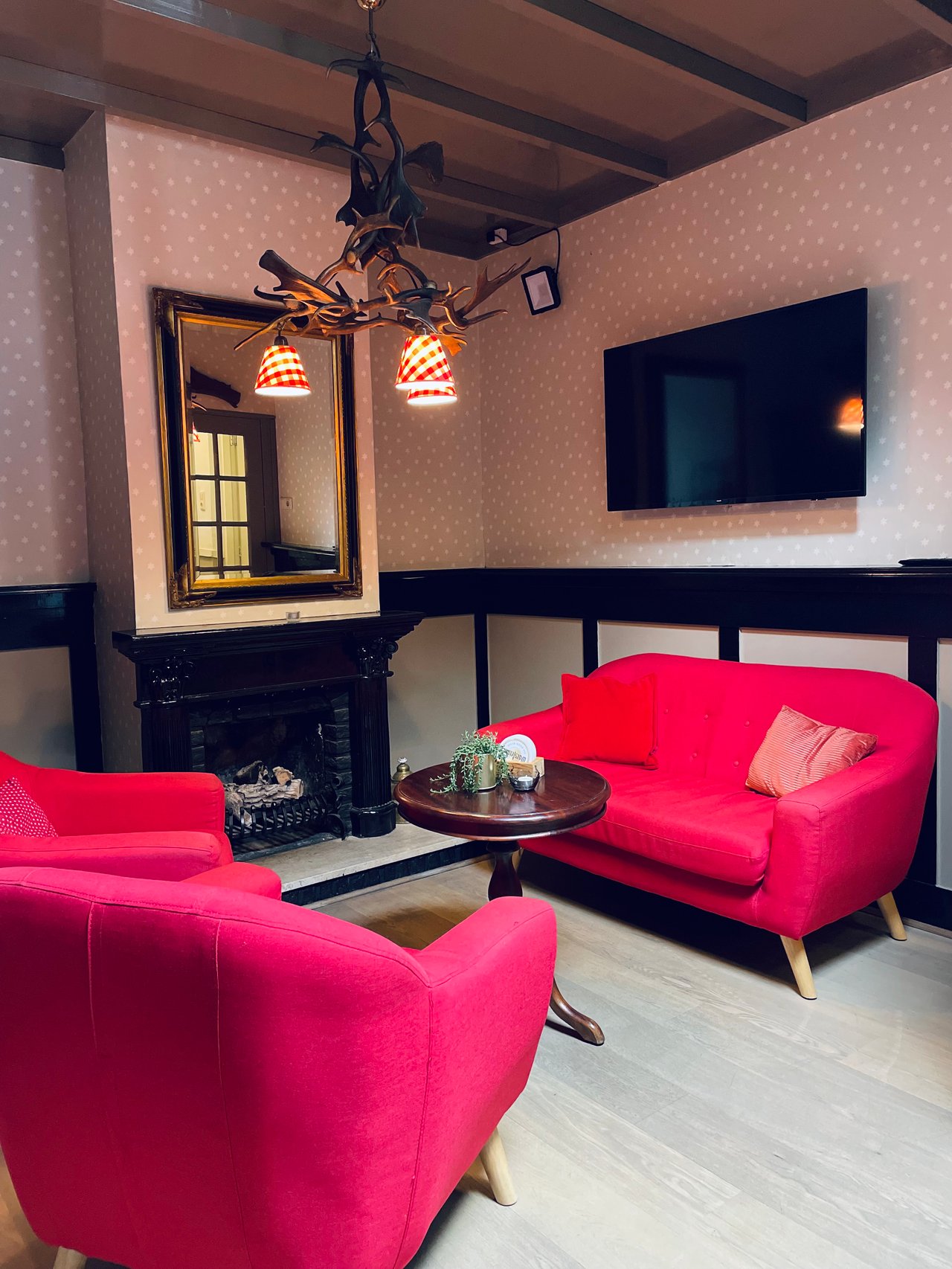 Huisbar met openhaard